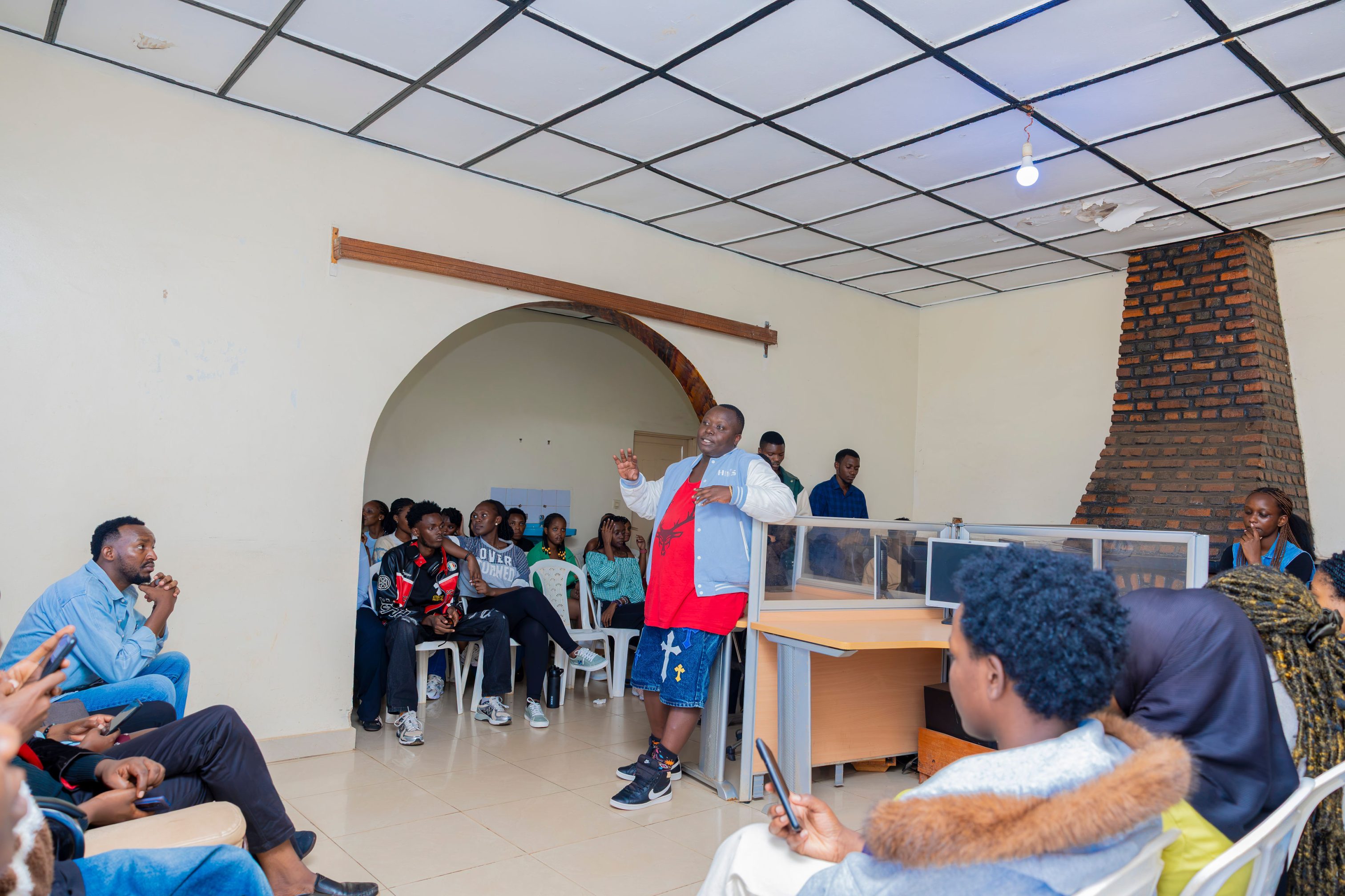 A media practitioner shares practical knowledge with MKU Mass Media and Communication students during an interactive learning session, helping them connect classroom theory with real-world communication and professional practice.
